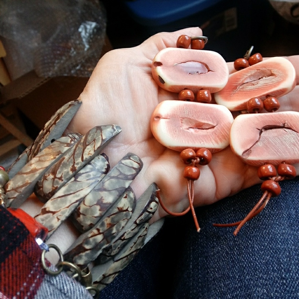 ARTISAN TUGUA NUT BRACELET/EARRINGS